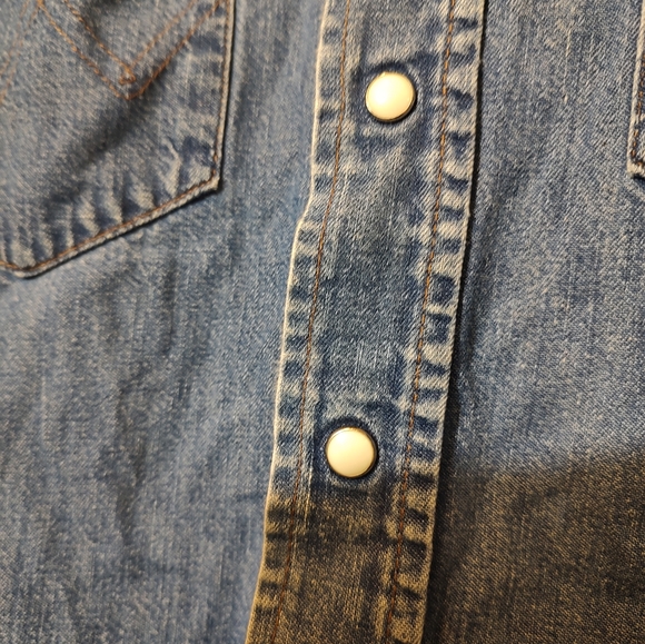 Vintage Wrangler Denim Button Down Shirt - Picture 5 of 7